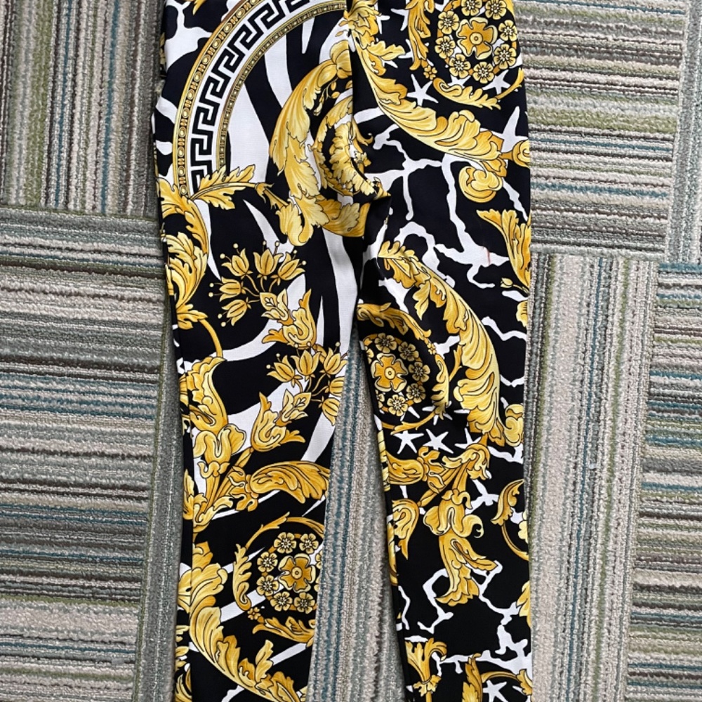 Versace - Picture 4 of 5